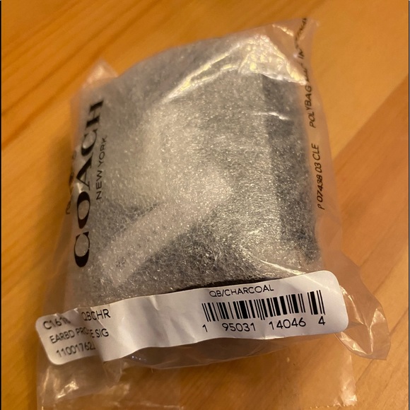NWT Coach Wireless Earbud Case-Charcoal/Grey - Picture 14 of 14